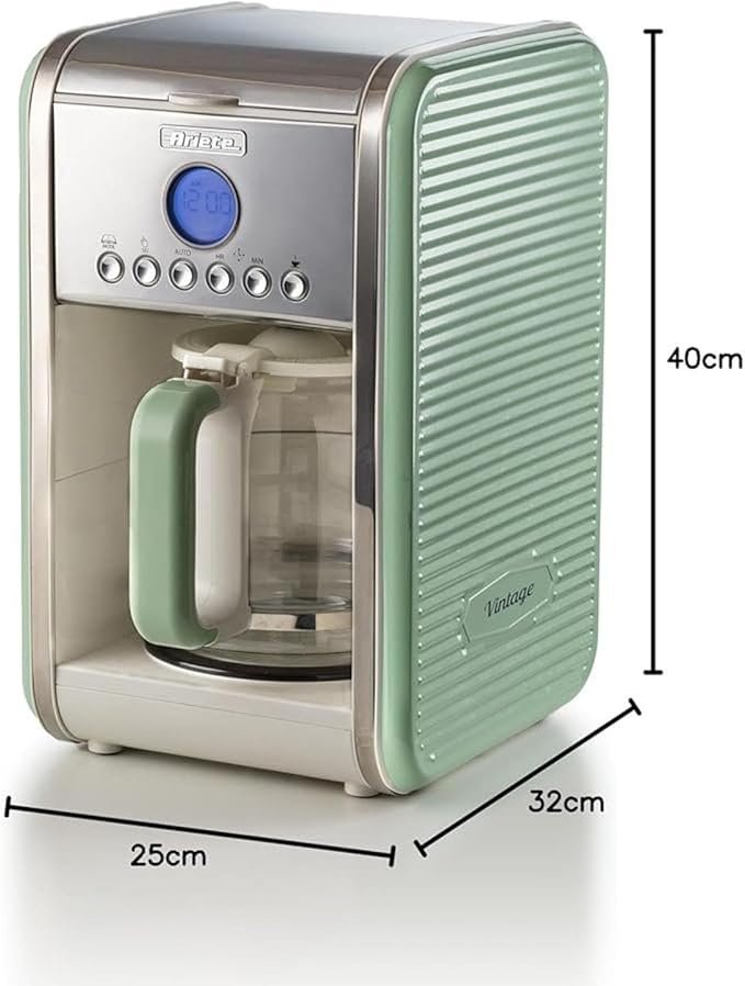 Cafetière électrique vintage Ariete verte avec verseuse en verre et panneau de commande digital.