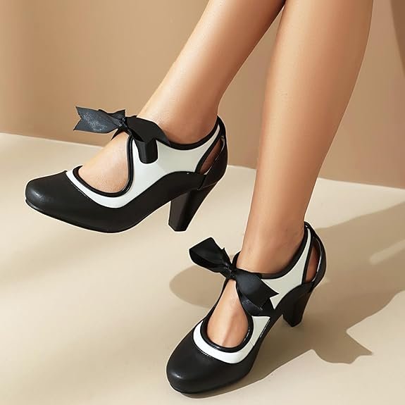 Chaussure vintage femme à talon, bicolore noir et blanc, avec ruban satiné.