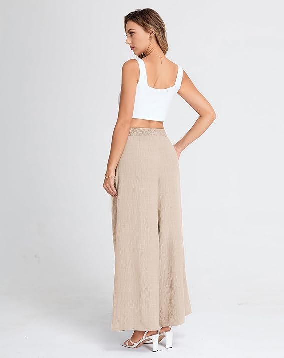 Pantalon fluide beige clair à taille haute nouée.