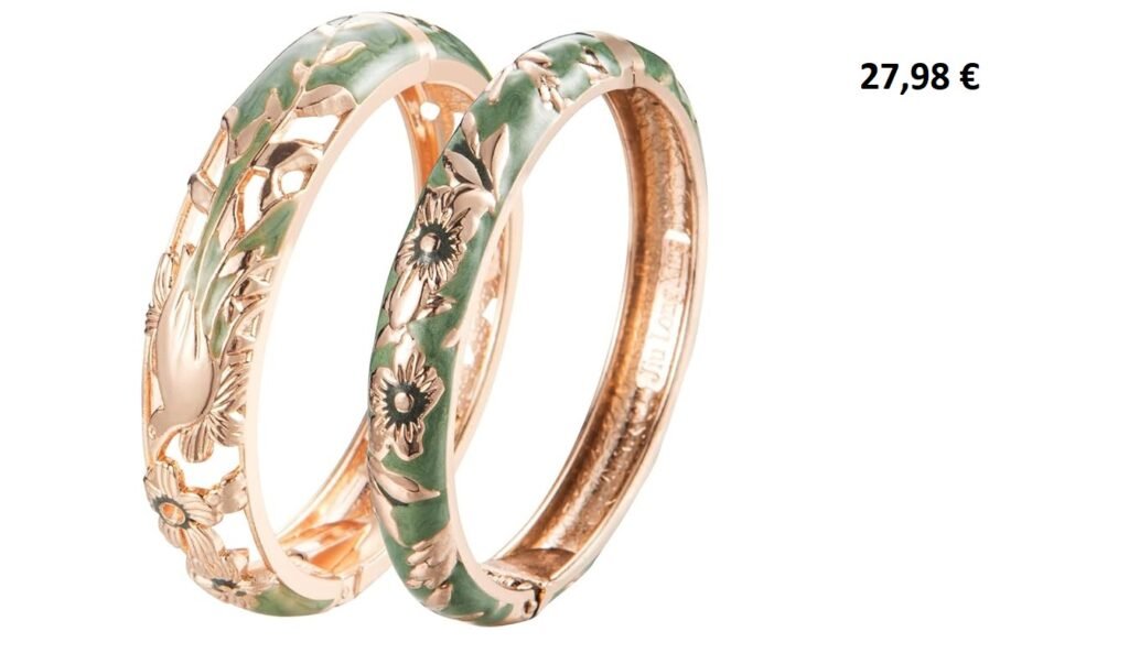 Bracelets rigides vintage dorés à motifs floraux et émaillage vert.