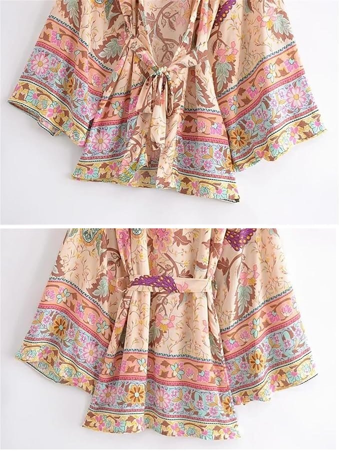 Kimono fleuri bohème à manches larges et ceinture nouée.