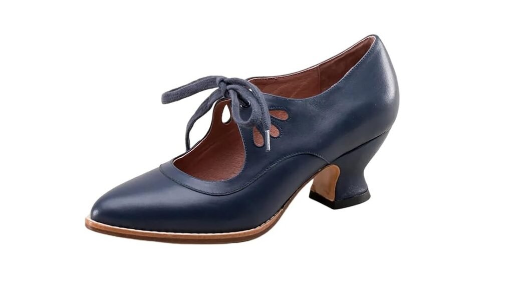 Chaussure vintage bleu marine à lacets et talon bobine.