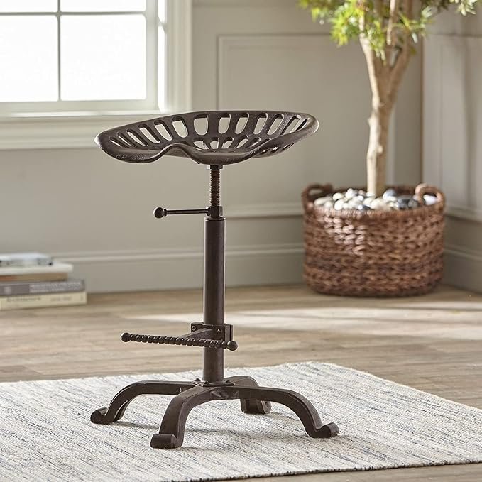 Tabouret industriel vintage en fonte avec assise de tracteur.