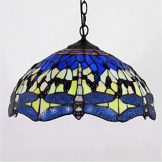 Suspension Tiffany vintage avec abat-jour en vitrail coloré et motif de libellules.