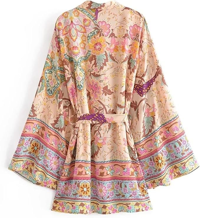 Kimono fleuri bohème à manches larges et ceinture nouée.