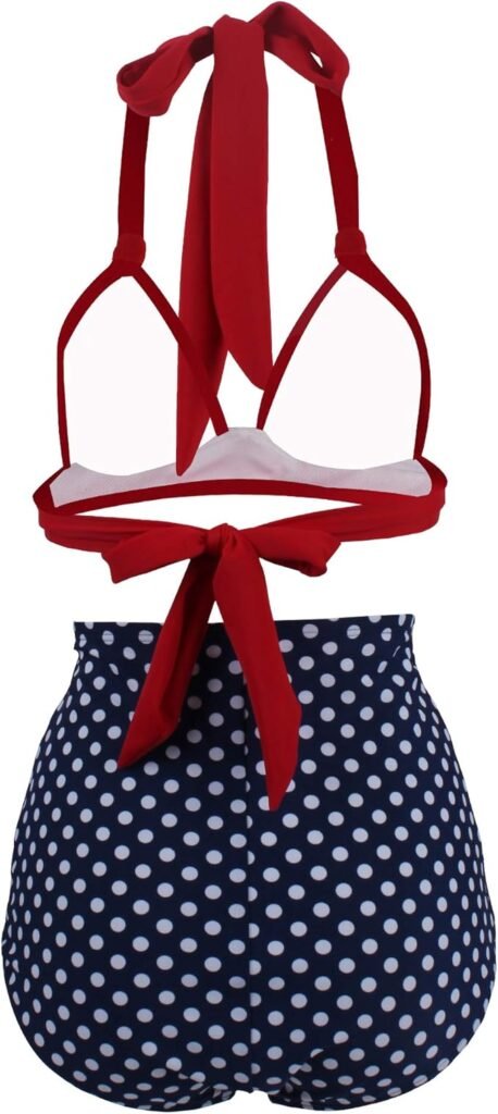 Maillot de bain vintage deux pièces femme, haut rouge noué au cou et culotte taille haute bleu marine à pois blancs.